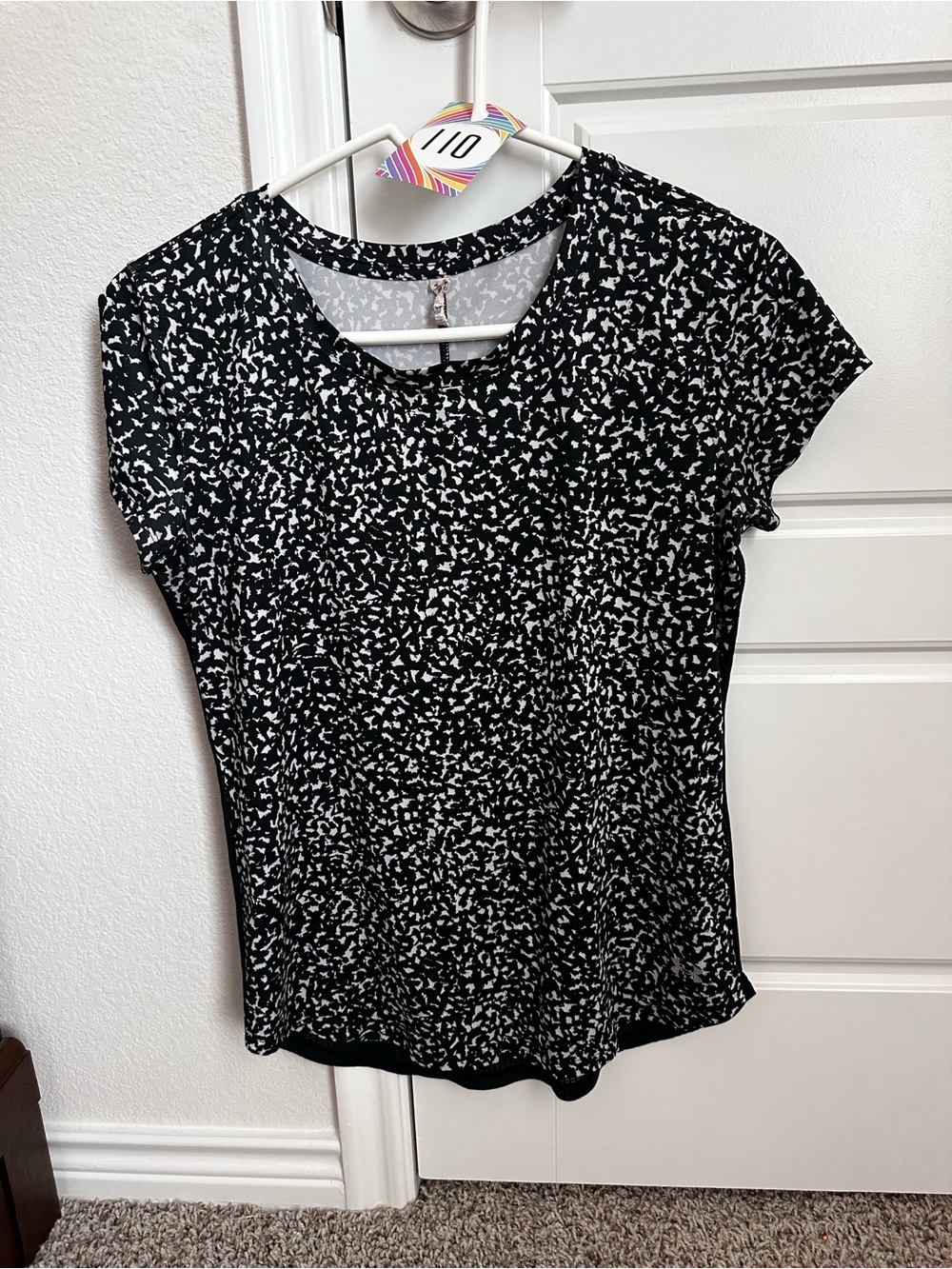 Under Armour Black & White Printed Short Sleeve Tee